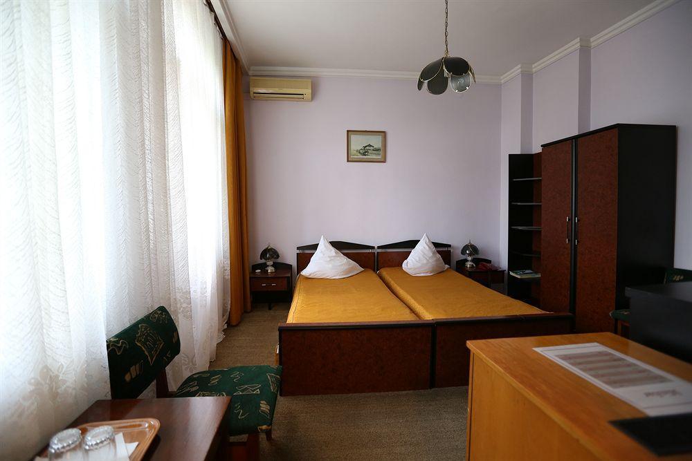Banat Hotel Bukares Bagian luar foto