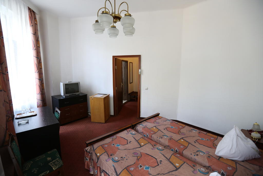 Banat Hotel Bukares Ruang foto