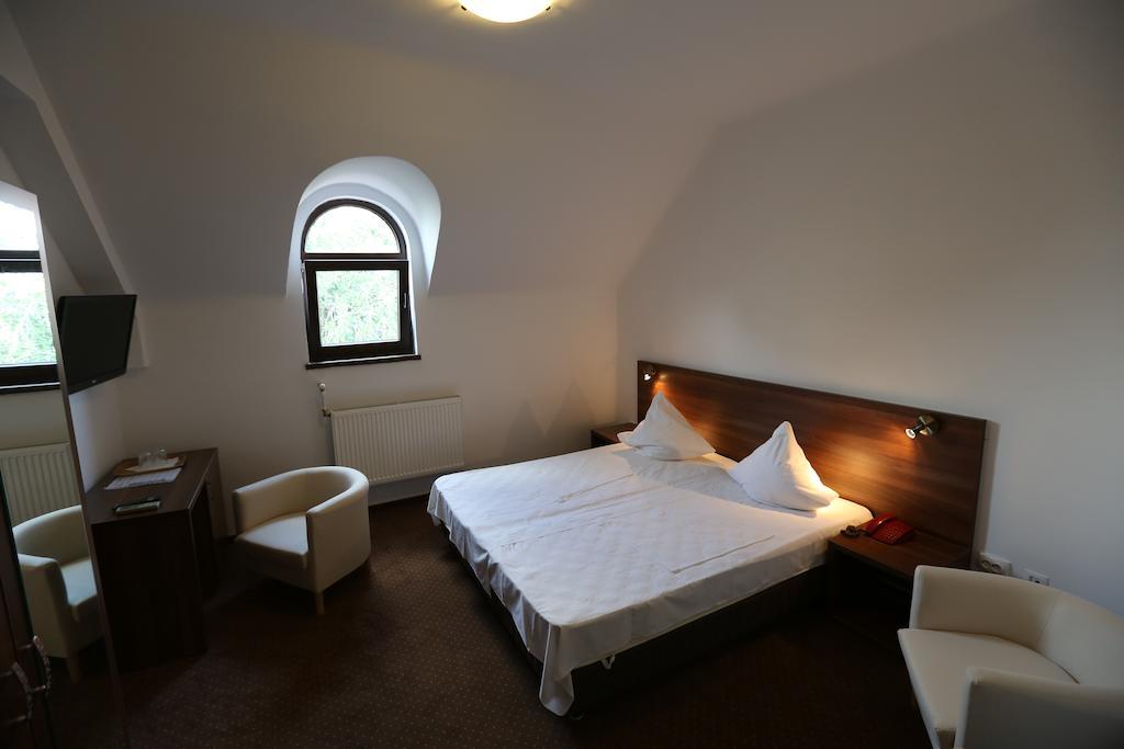 Banat Hotel Bukares Bagian luar foto