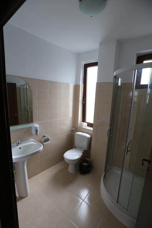 Banat Hotel Bukares Bagian luar foto