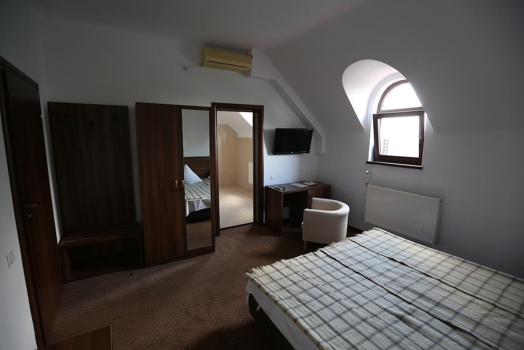 Banat Hotel Bukares Bagian luar foto